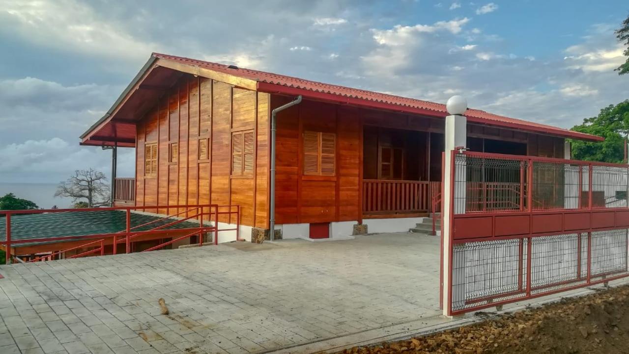 Domus Guesthouse Santana Esterno foto