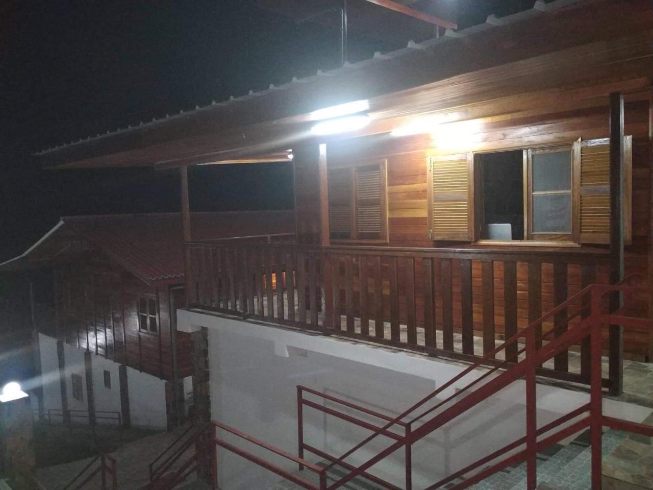 Domus Guesthouse Santana Esterno foto
