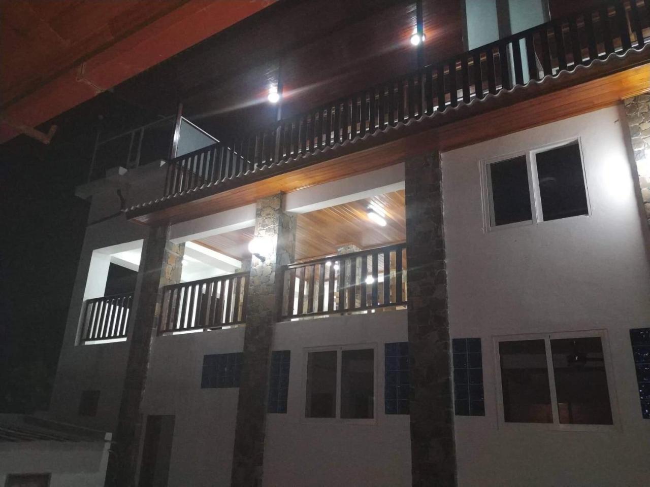 Domus Guesthouse Santana Esterno foto