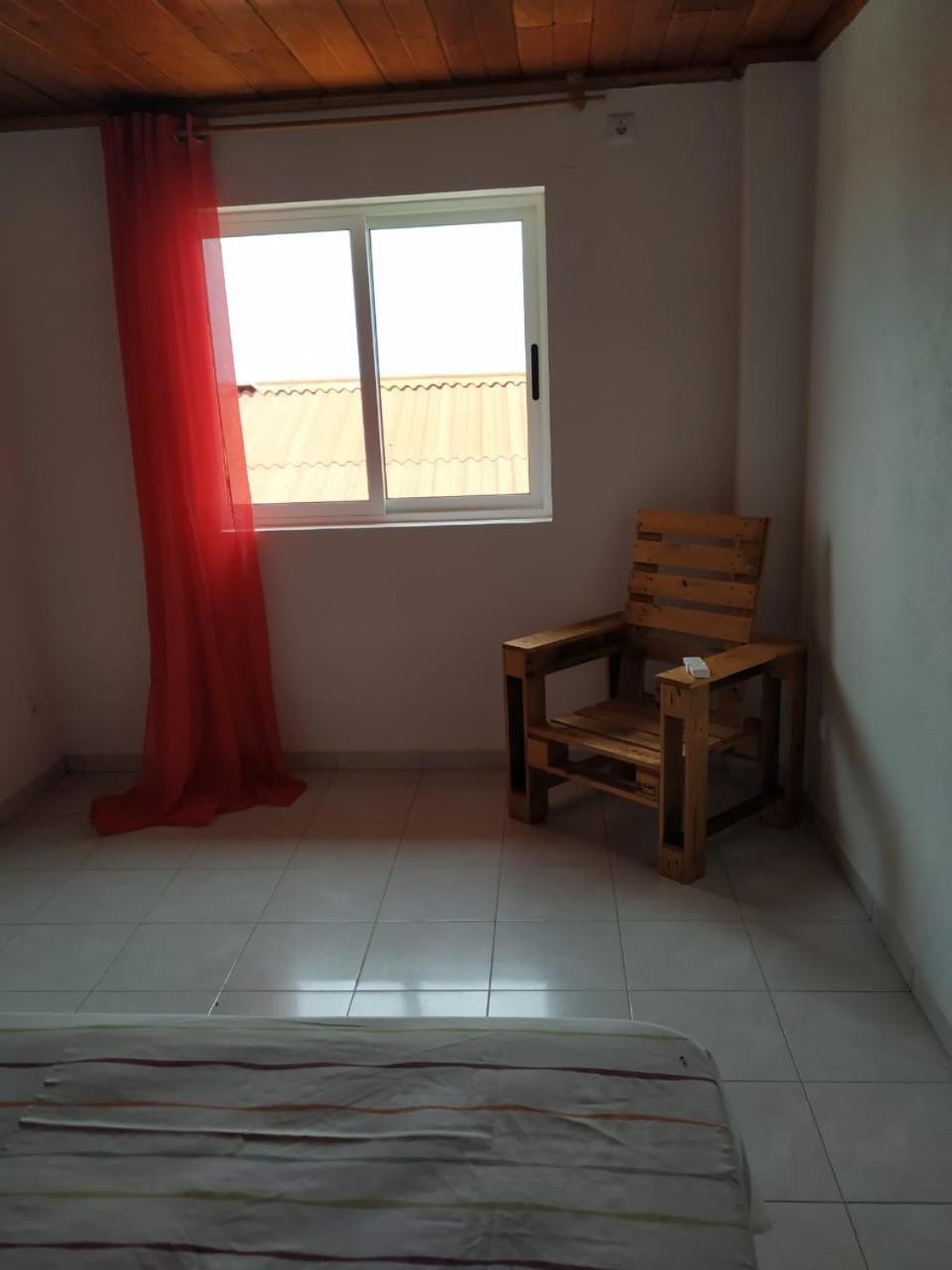 Domus Guesthouse Santana Esterno foto