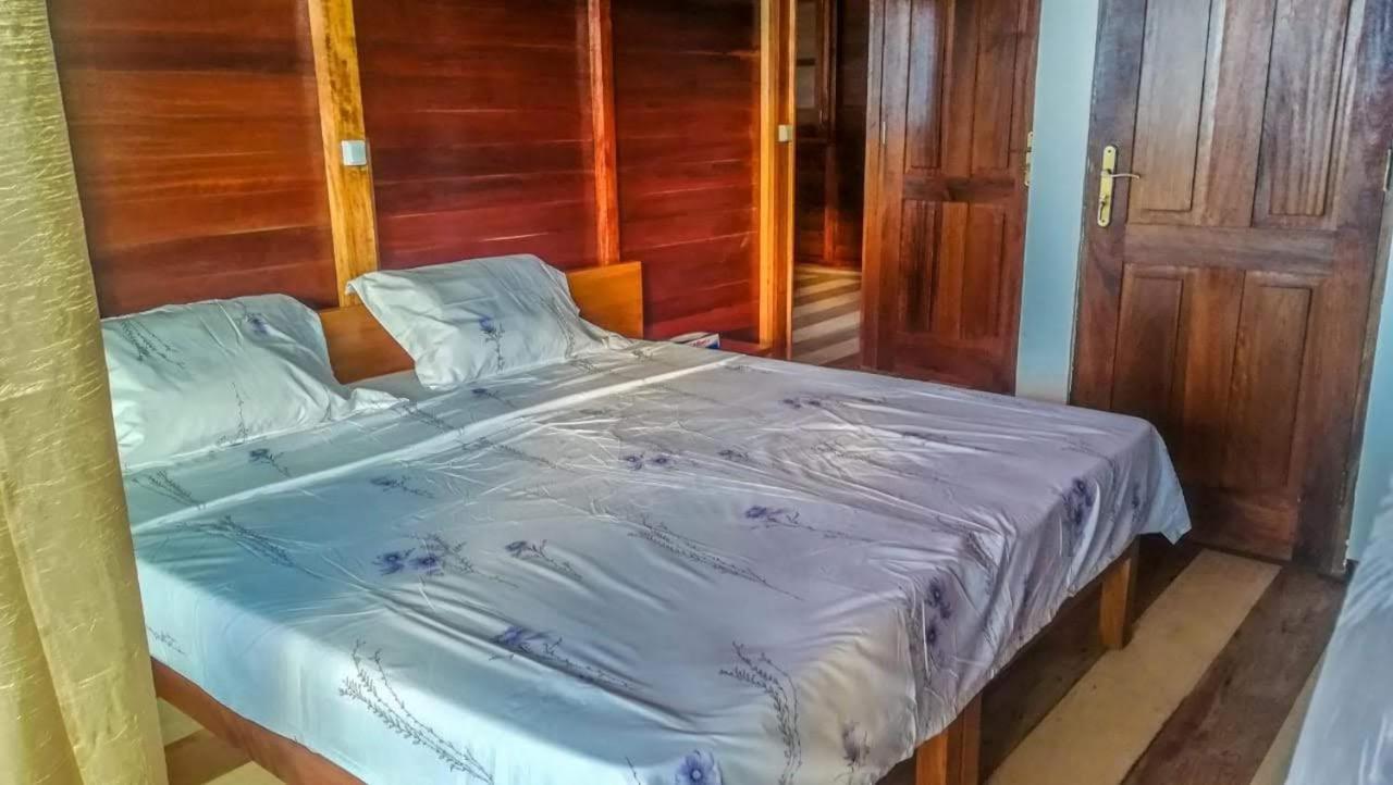 Domus Guesthouse Santana Esterno foto