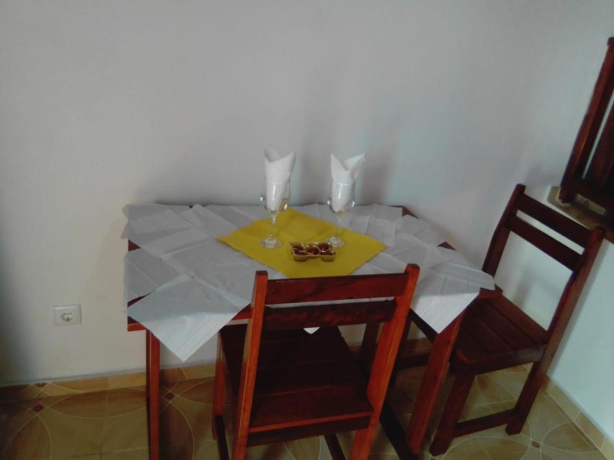 Domus Guesthouse Santana Esterno foto