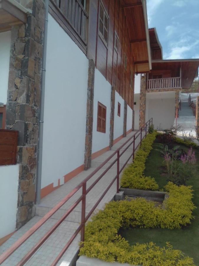 Domus Guesthouse Santana Esterno foto