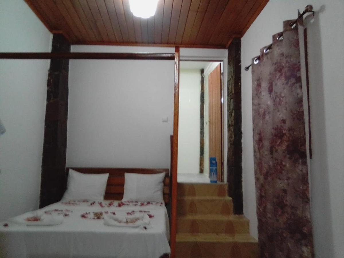 Domus Guesthouse Santana Esterno foto